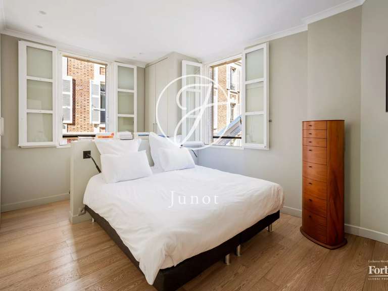 Appartement Paris 8e - 5 chambres - 157m²