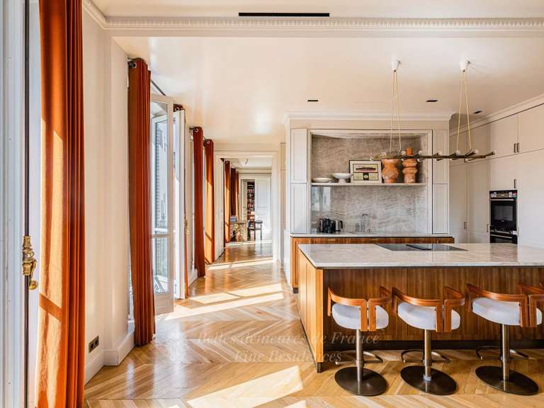 Appartement Paris 8e - 4 chambres - 390m²