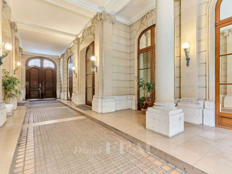 Appartement Paris 8e - 4 chambres - 176m²