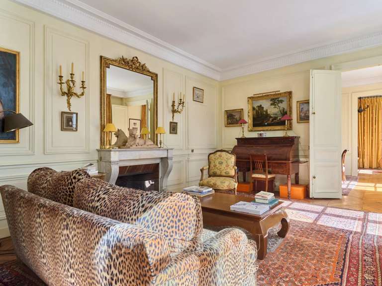 Appartement Paris 8e - 2 chambres - 115m²