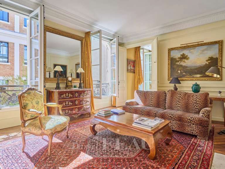 Appartement Paris 8e - 2 chambres - 115m²