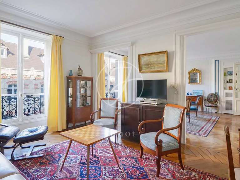 Appartement Paris 8e - 3 chambres - 130m²