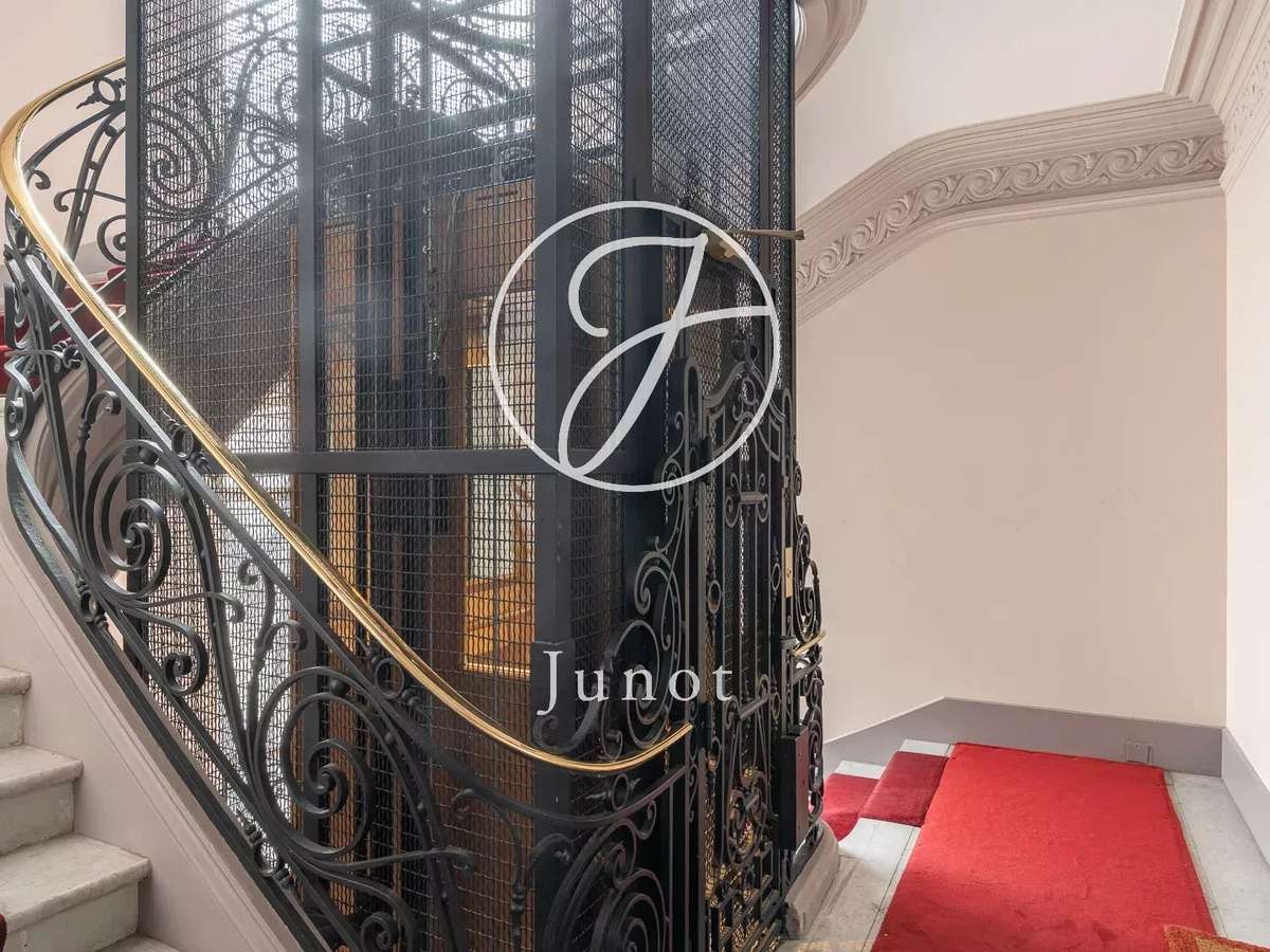 Apartment Paris 8e