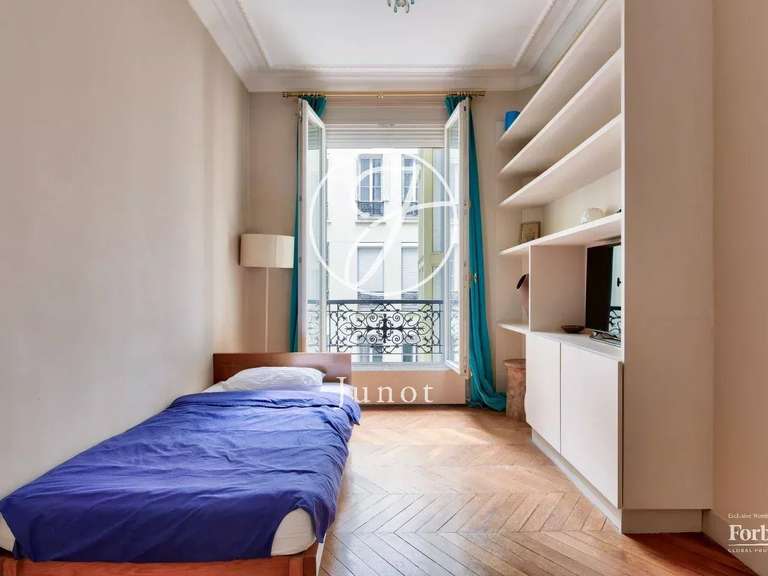 Appartement Paris 8e - 2 chambres - 107m²