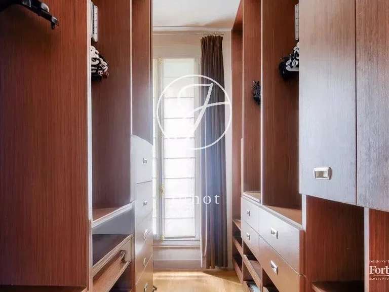 Appartement Paris 8e - 2 chambres - 107m²