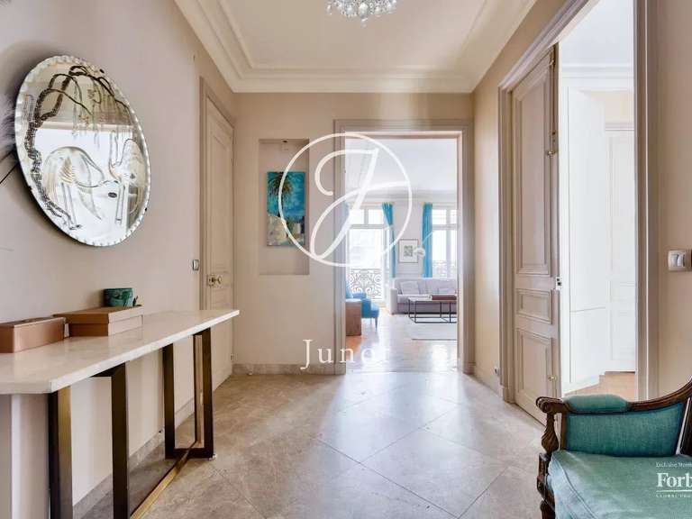 Appartement Paris 8e - 2 chambres - 107m²