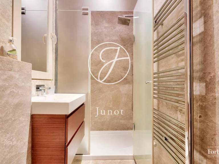 Appartement Paris 8e - 2 chambres - 107m²