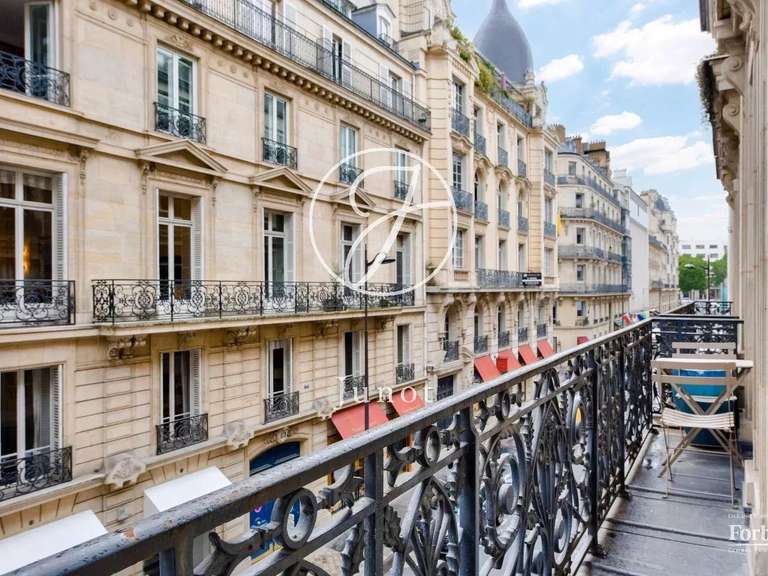 Appartement Paris 8e - 2 chambres - 107m²