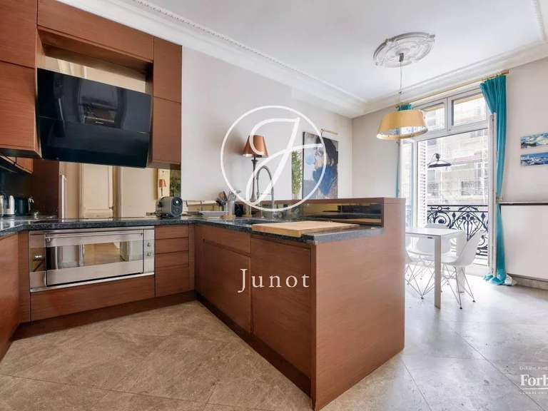 Appartement Paris 8e - 2 chambres - 107m²