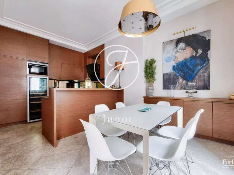 Appartement Paris 8e - 2 chambres - 107m²