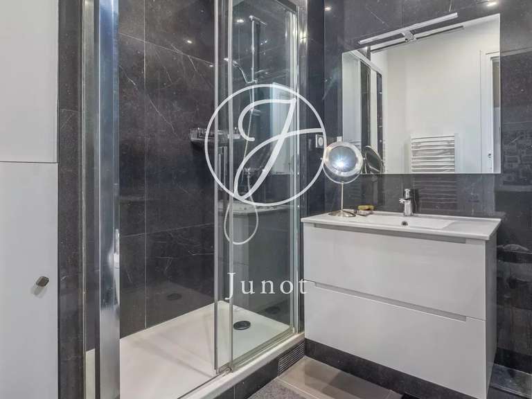 Appartement Paris 8e - 3 chambres - 157m²