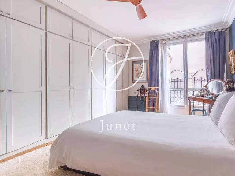 Appartement Paris 8e - 3 chambres - 157m²