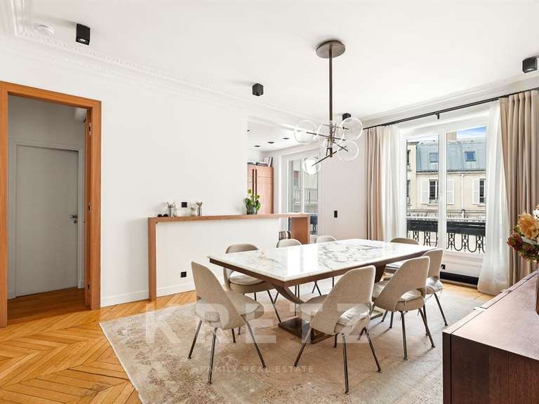 Apartment Paris 8e - 4 bedrooms - 152m²