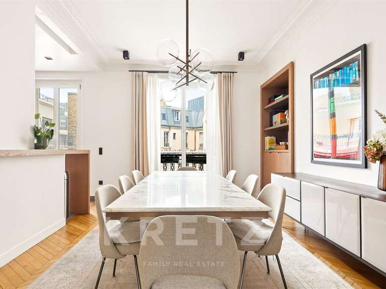 Appartement Paris 8e - 4 chambres - 152m²