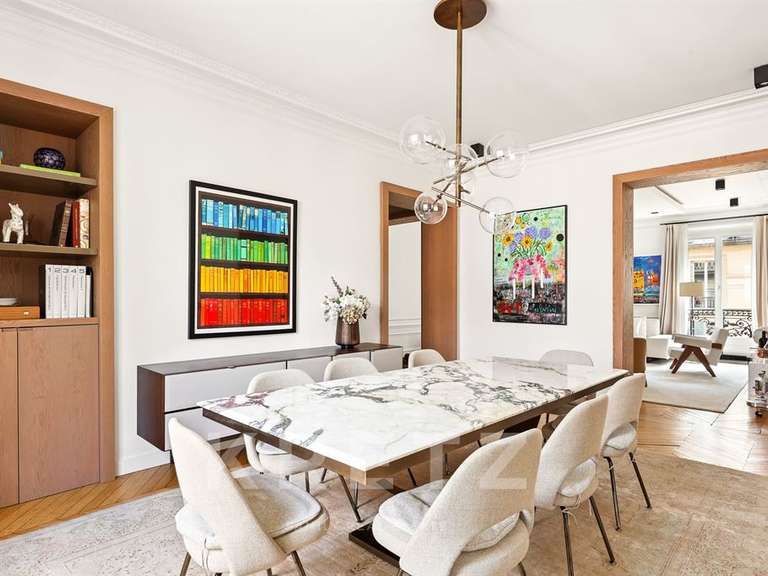 Appartement Paris 8e - 4 chambres - 152m²