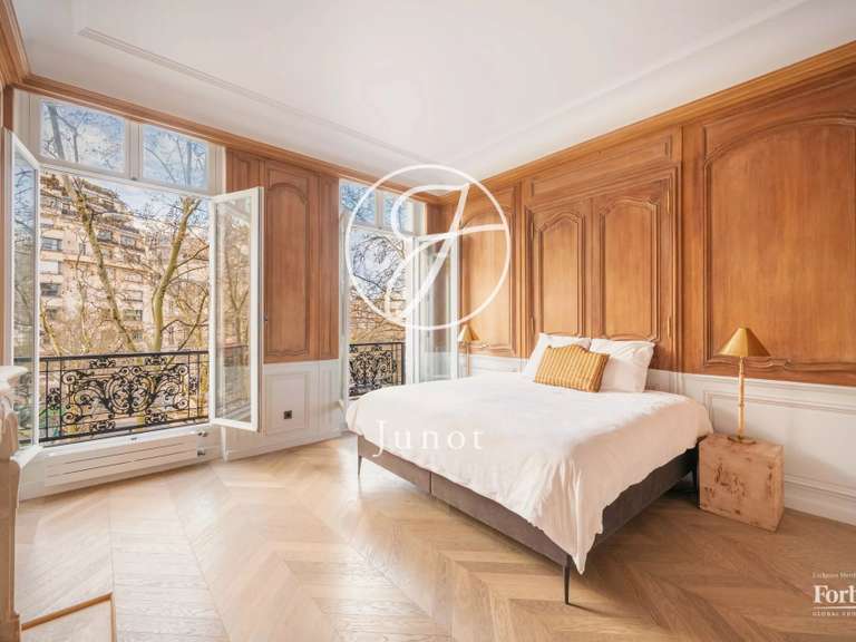 Appartement Paris 8e - 2 chambres - 146m²