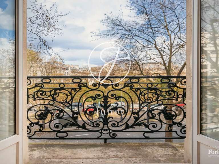 Appartement Paris 8e - 2 chambres - 146m²