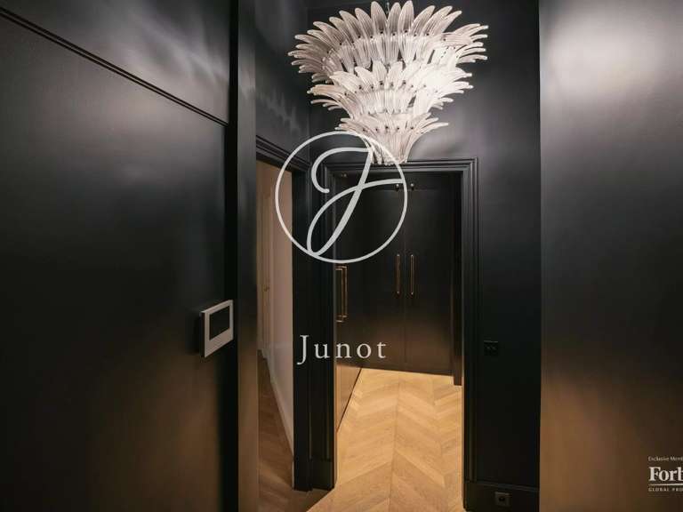 Appartement Paris 8e - 2 chambres - 146m²