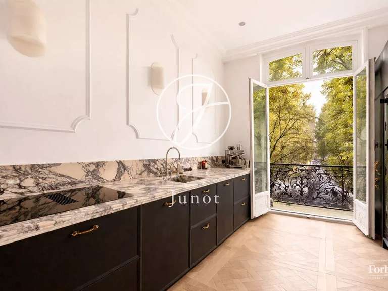 Appartement Paris 8e - 2 chambres - 146m²