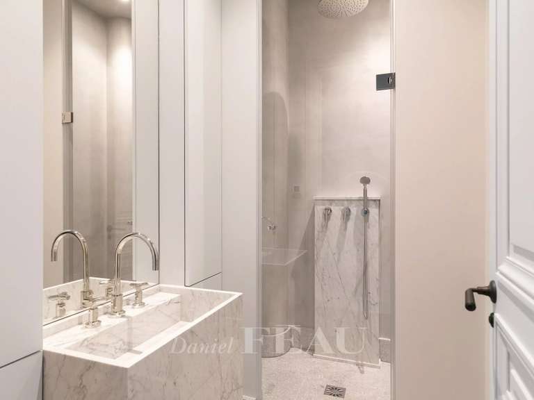 Appartement Paris 8e - 3 chambres - 215m²