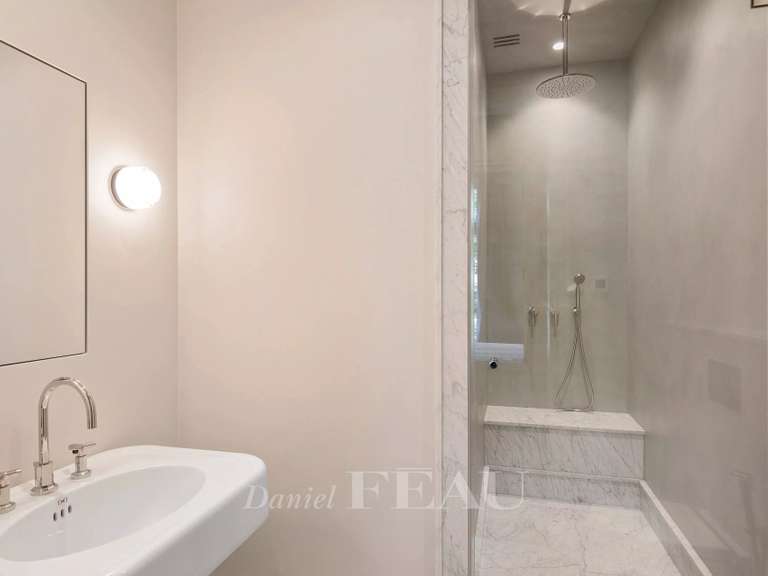 Appartement Paris 8e - 3 chambres - 215m²