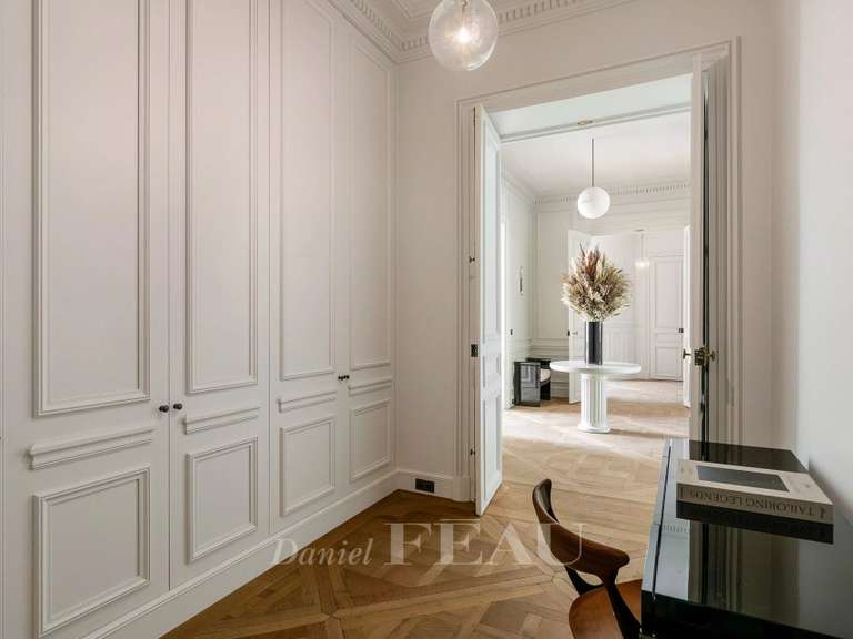 Appartement Paris 8e - 3 chambres - 215m²