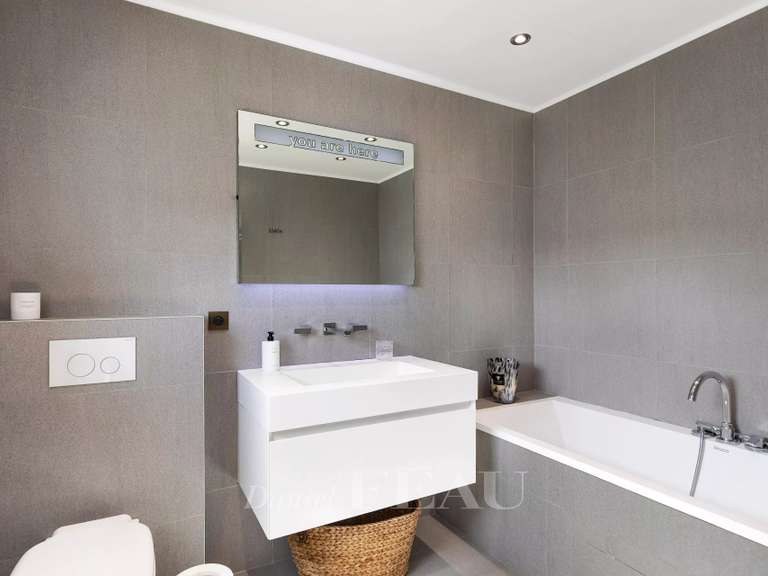Appartement Paris 8e - 2 chambres - 84m²