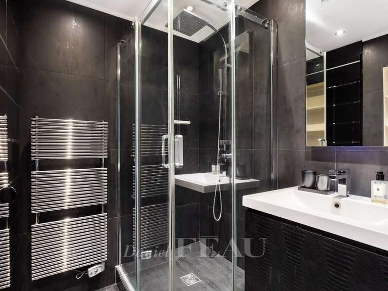 Appartement Paris 8e - 2 chambres - 84m²