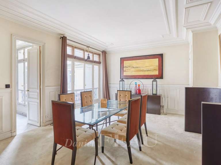 Appartement Paris 8e - 3 chambres - 174m²