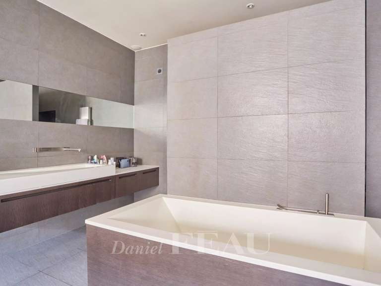Appartement Paris 8e - 3 chambres - 174m²