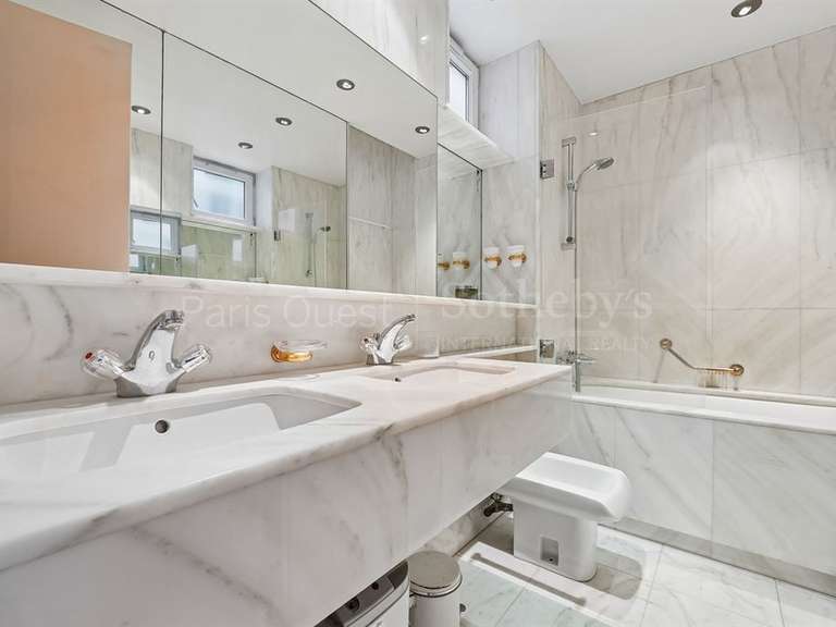 Appartement Paris 8e - 3 chambres - 184m²