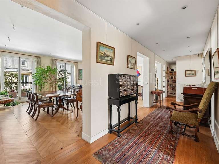 Appartement Paris 8e - 3 chambres - 184m²