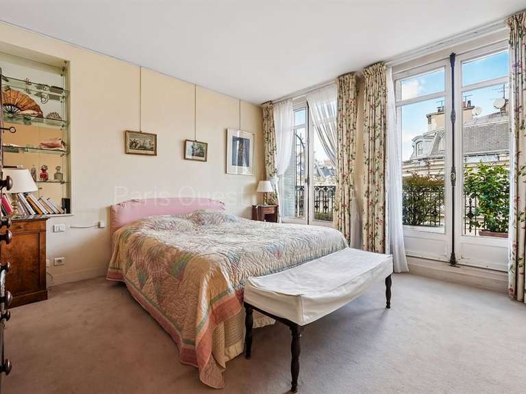 Appartement Paris 8e - 3 chambres - 184m²