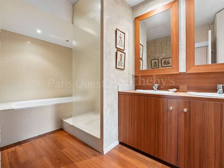 Appartement Paris 8e - 3 chambres - 184m²