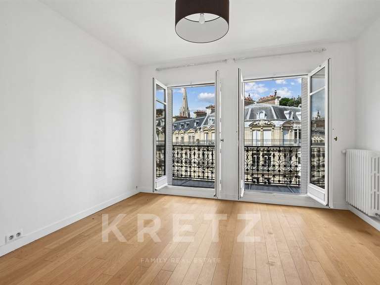 Appartement Paris 8e - 3 chambres - 151m²