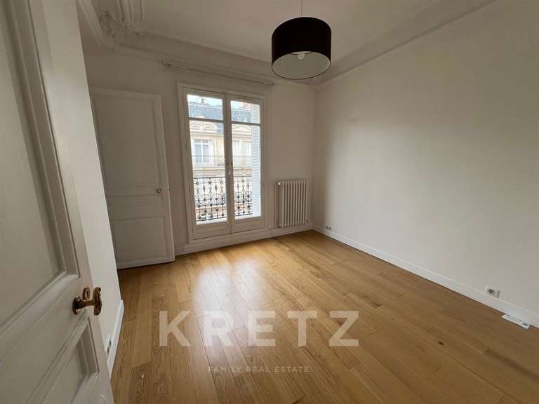 Appartement Paris 8e - 3 chambres - 151m²