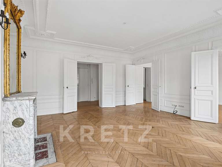 Appartement Paris 8e - 3 chambres - 151m²