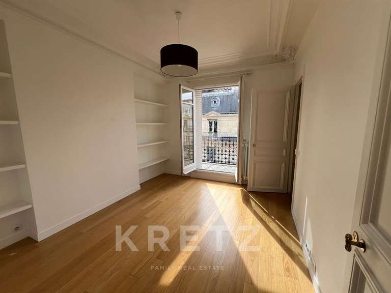 Appartement Paris 8e - 3 chambres - 151m²
