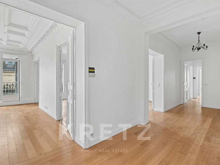 Appartement Paris 8e - 3 chambres - 151m²