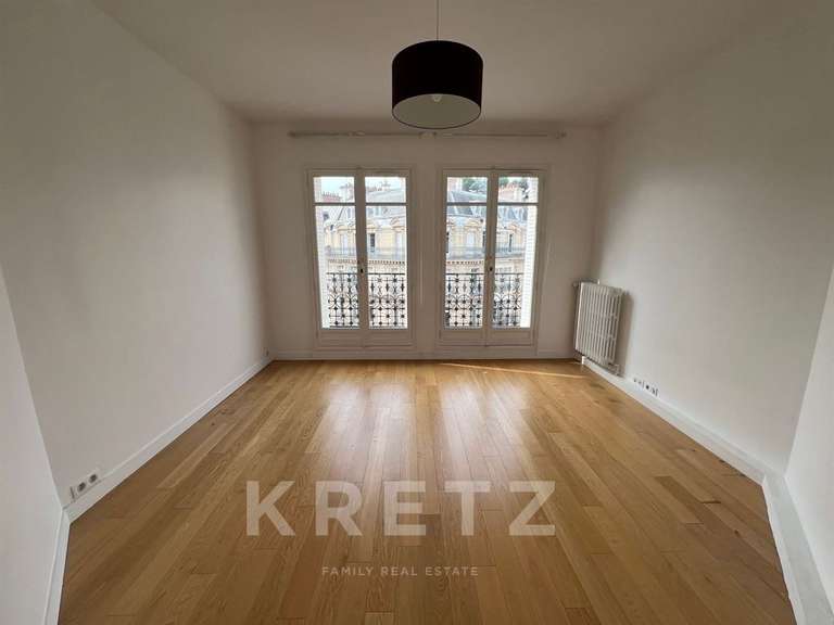 Appartement Paris 8e - 3 chambres - 151m²
