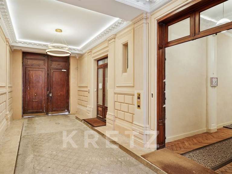 Appartement Paris 8e - 3 chambres - 151m²