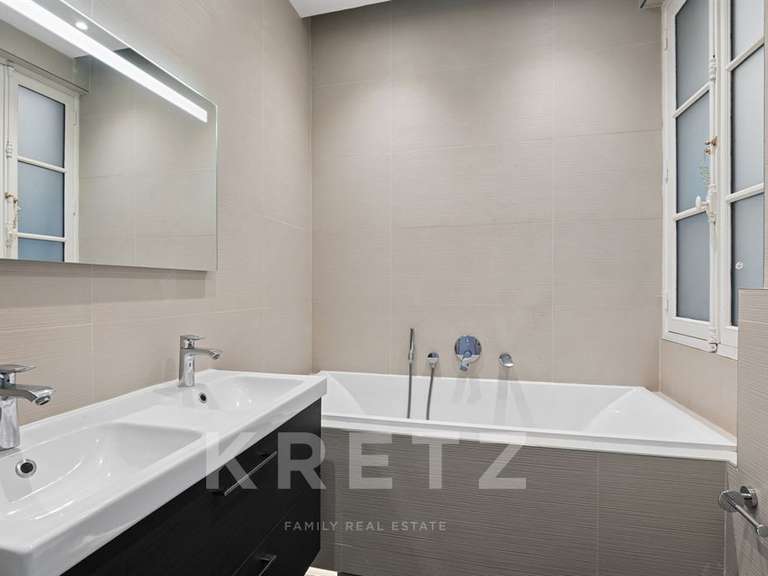 Appartement Paris 8e - 3 chambres - 151m²