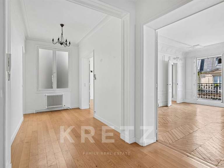 Appartement Paris 8e - 3 chambres - 151m²