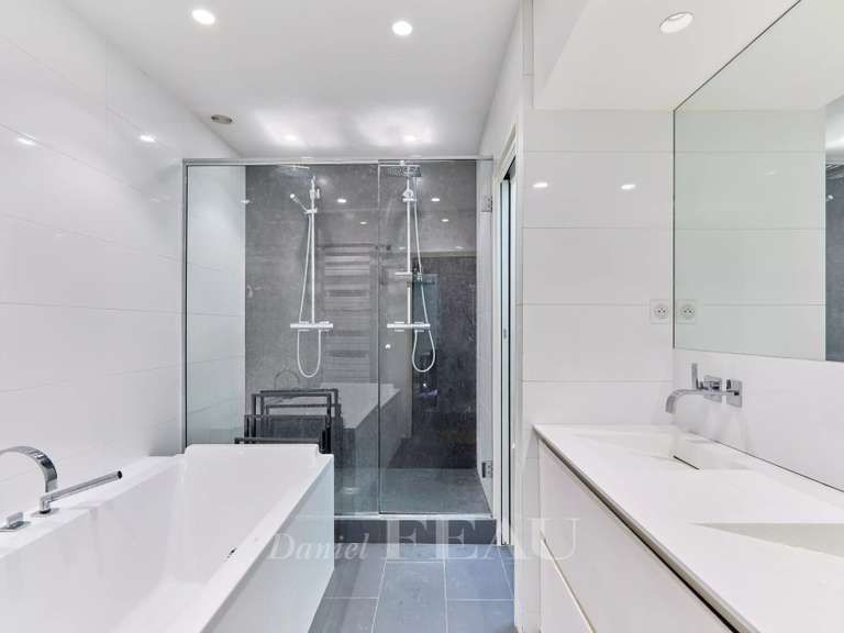 Appartement Paris 8e - 2 chambres - 124m²