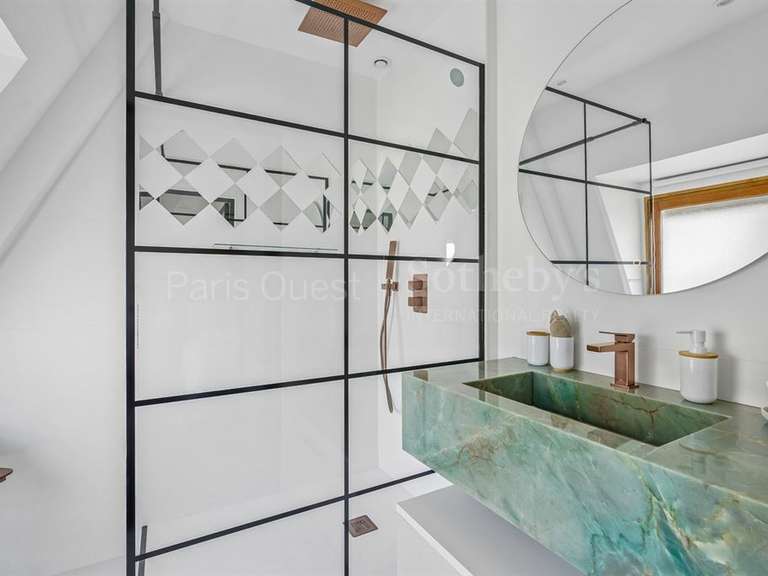 Appartement Paris 8e - 2 chambres - 126m²