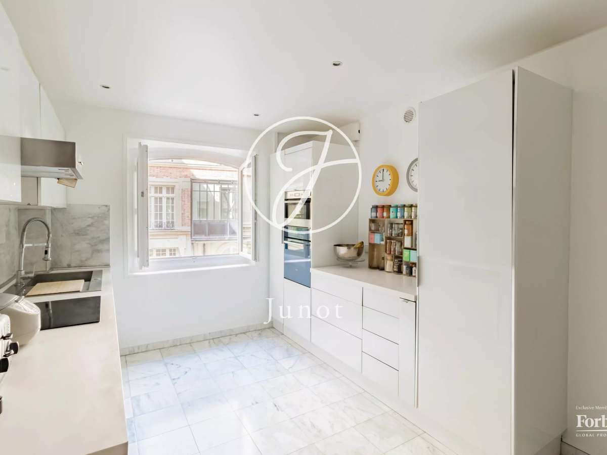 Apartment Paris 8e