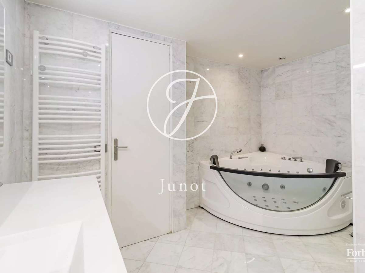 Apartment Paris 8e