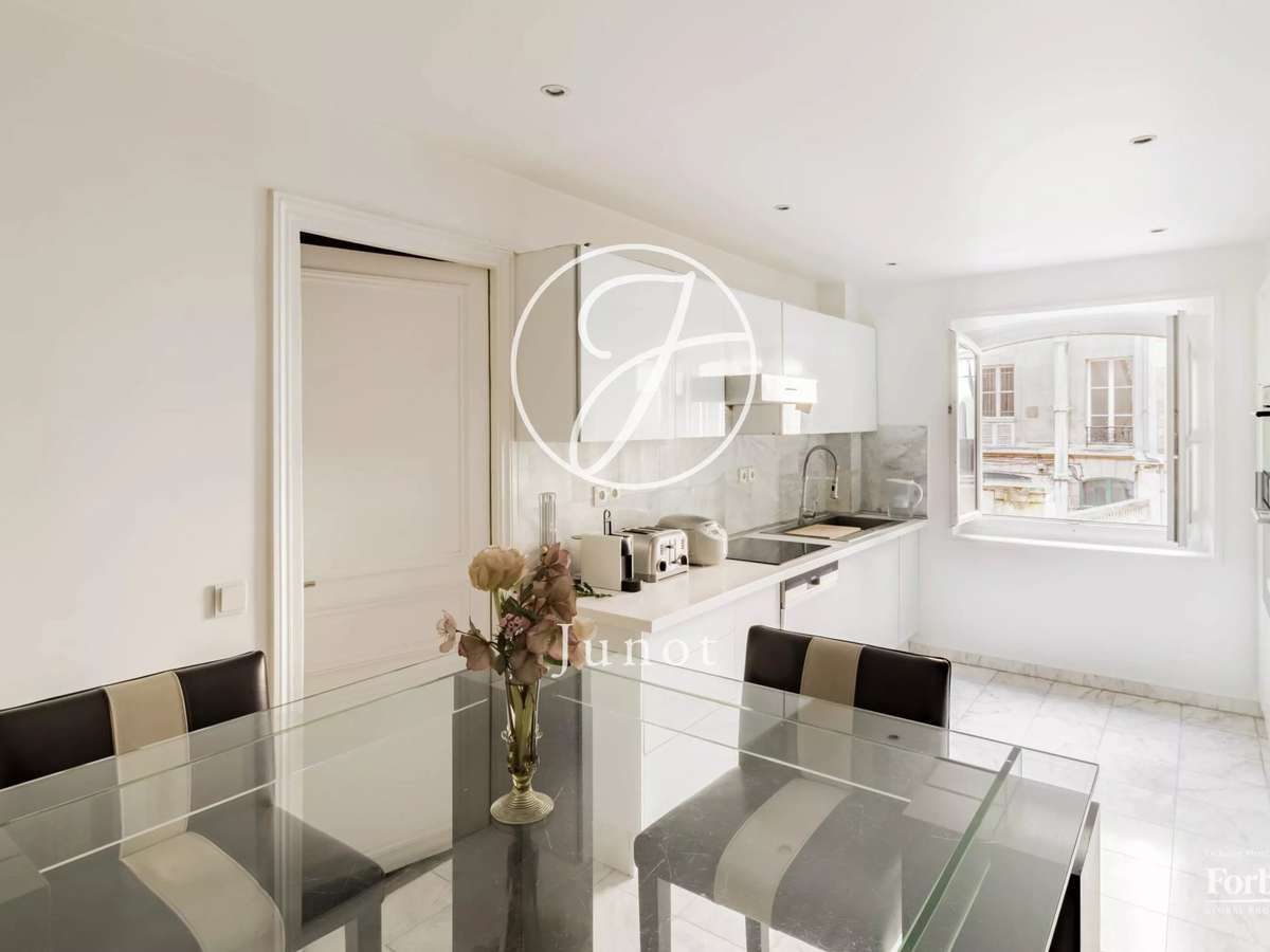 Apartment Paris 8e