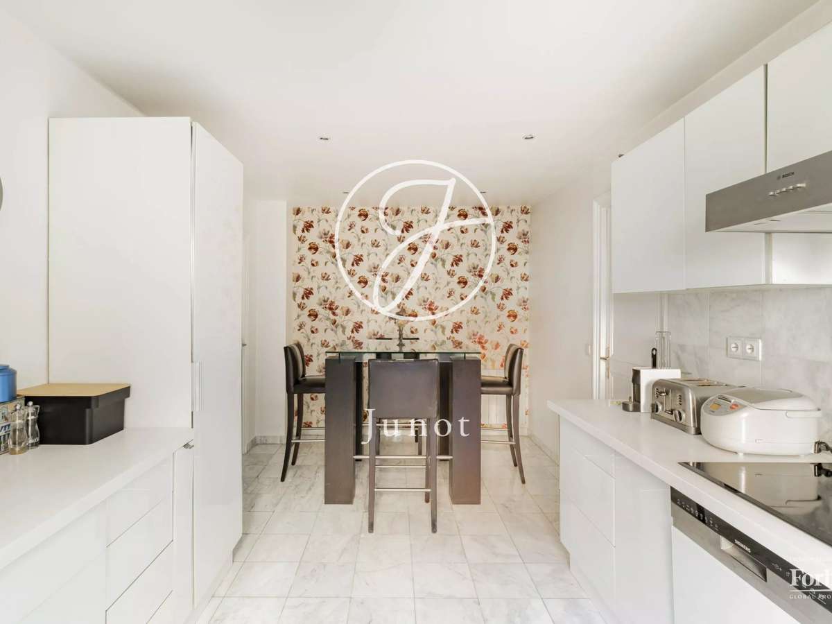 Apartment Paris 8e