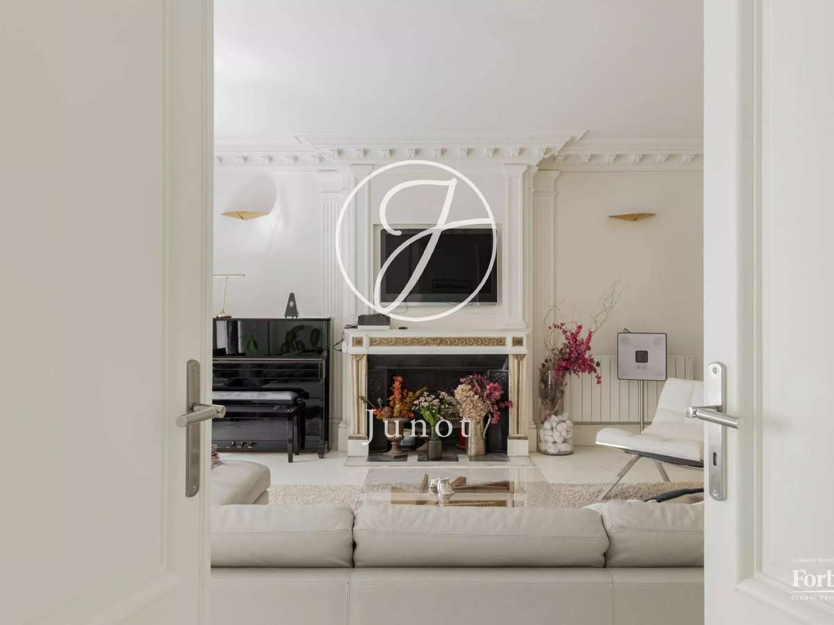 Apartment Paris 8e
